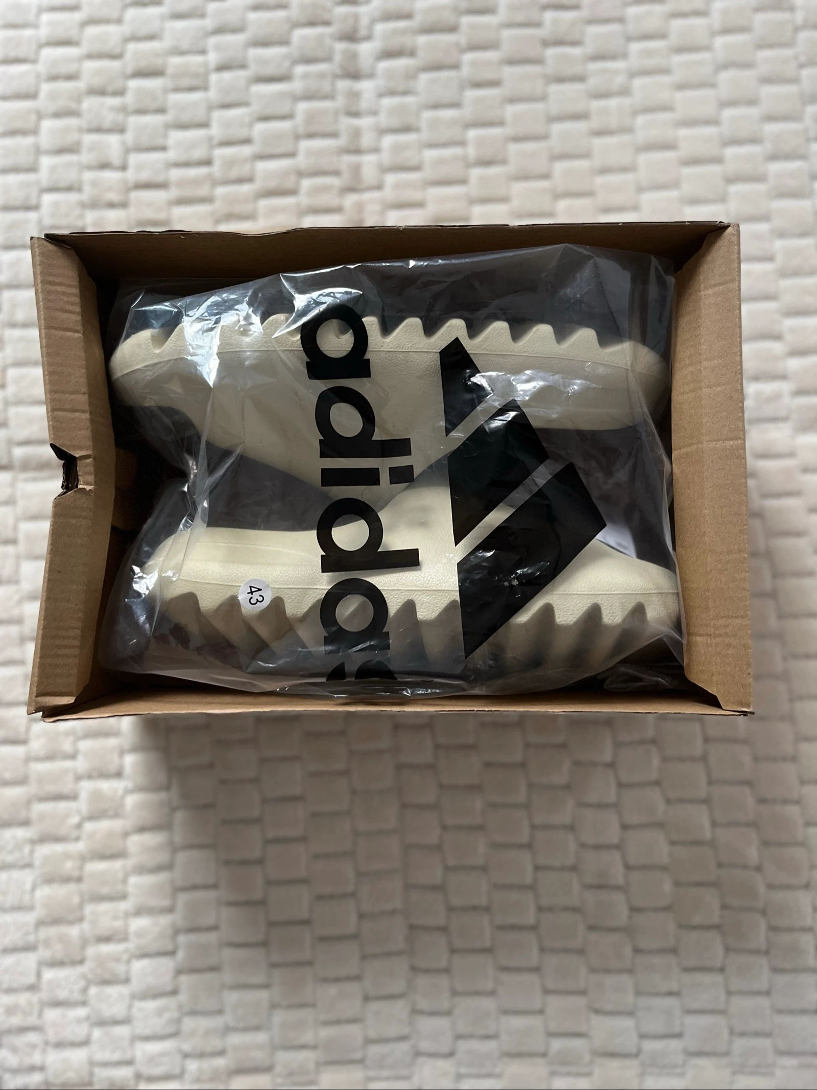 Adidas Yeezy Slide "Bone" – Taille 43 – photo 5